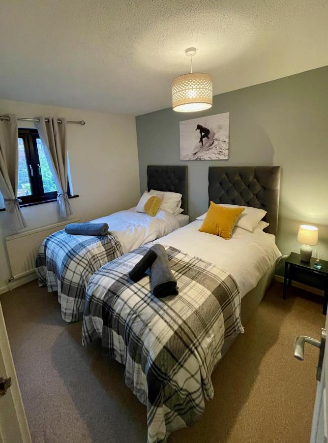 Comfy & Spacious 5 Person House, Driveway Parking! Milton Keynes