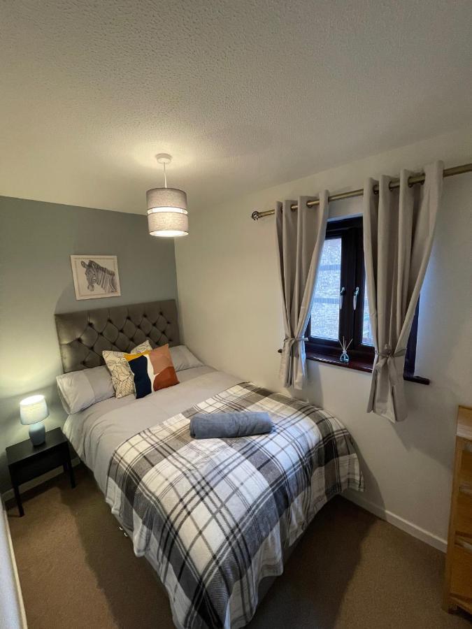 Holiday home Comfy & Spacious 5 Person House, Driveway Parking!